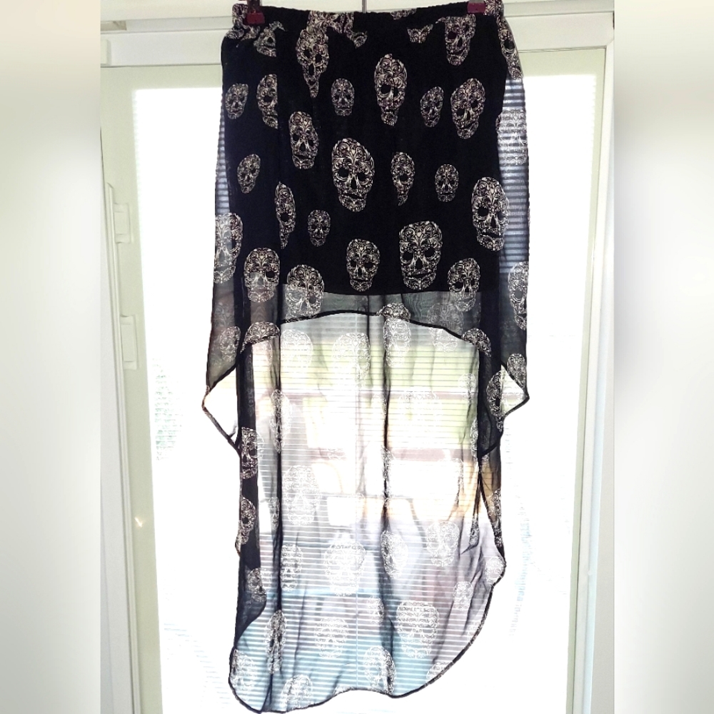 divided by h&m sugar skull high/low skirt. size 6